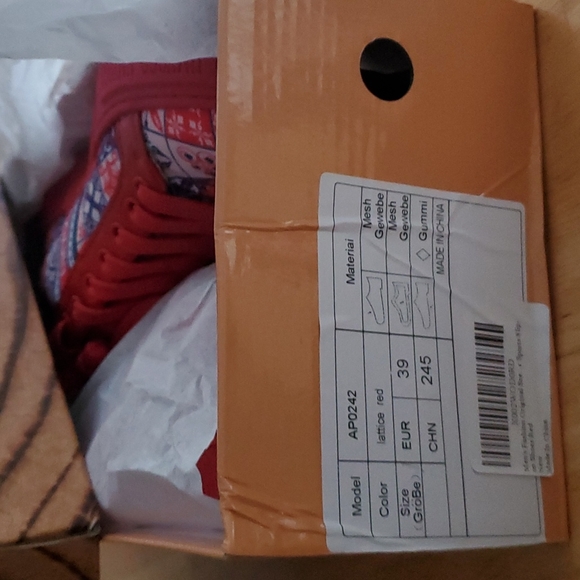 Lattice red sneakers - Picture 8 of 8